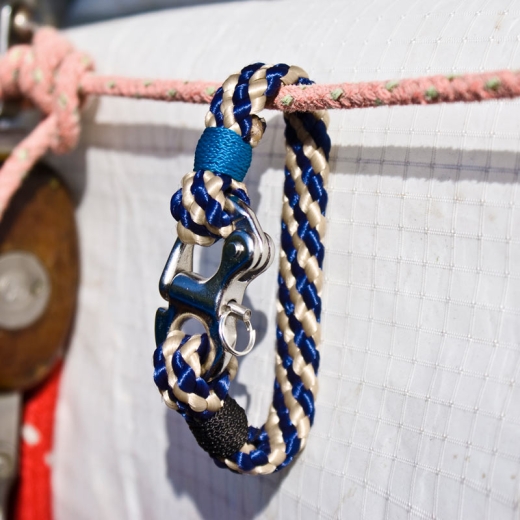 Clipper - hand-rigged sailcloth bracelet, broadband blue beige