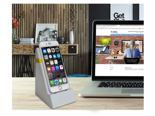 SMOC - Smartphone and tablet dock in concrete